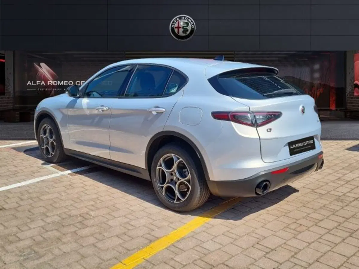Alfa Romeo Stelvio nuova a Monza e Brianza (7)