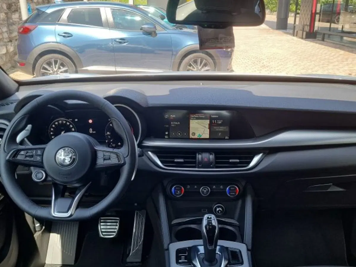 Alfa Romeo Stelvio nuova a Monza e Brianza (8)