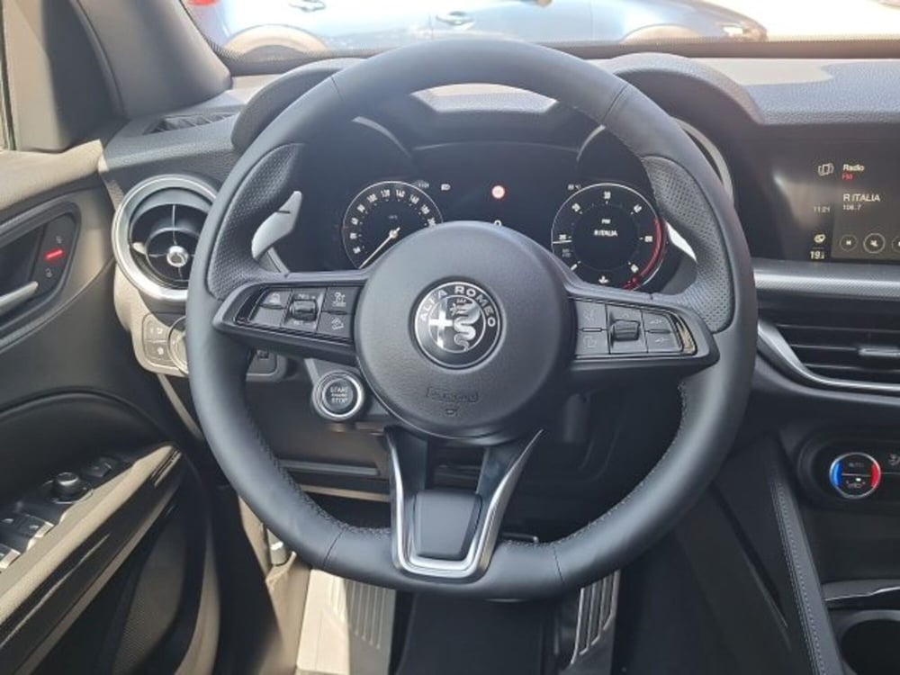 Alfa Romeo Stelvio nuova a Monza e Brianza (9)