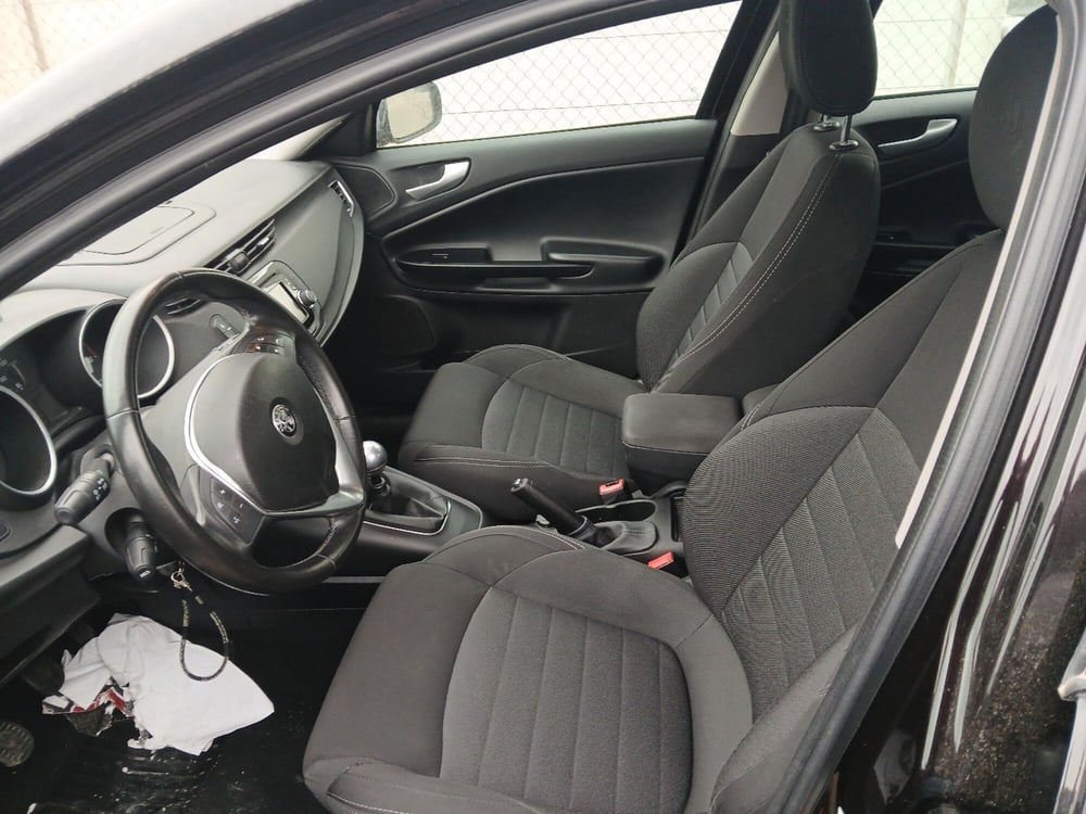 Alfa Romeo Giulietta usata a Lecce (13)