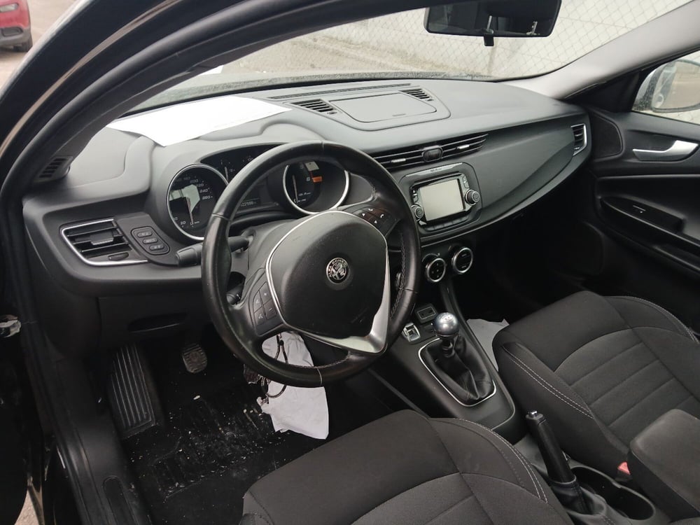 Alfa Romeo Giulietta usata a Lecce (14)