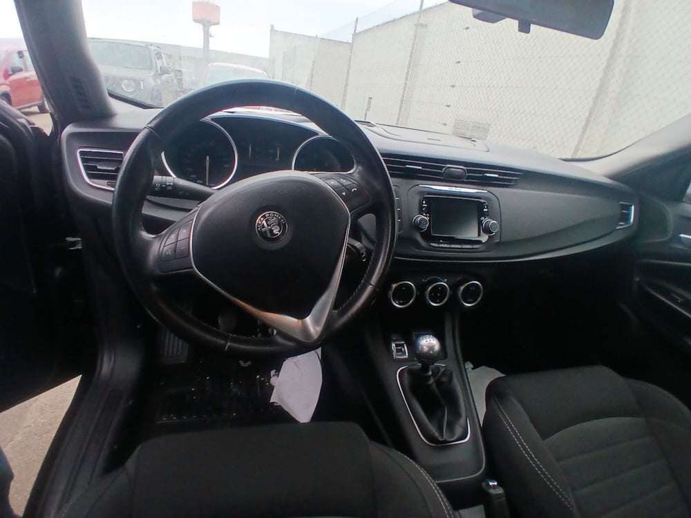 Alfa Romeo Giulietta usata a Lecce (16)