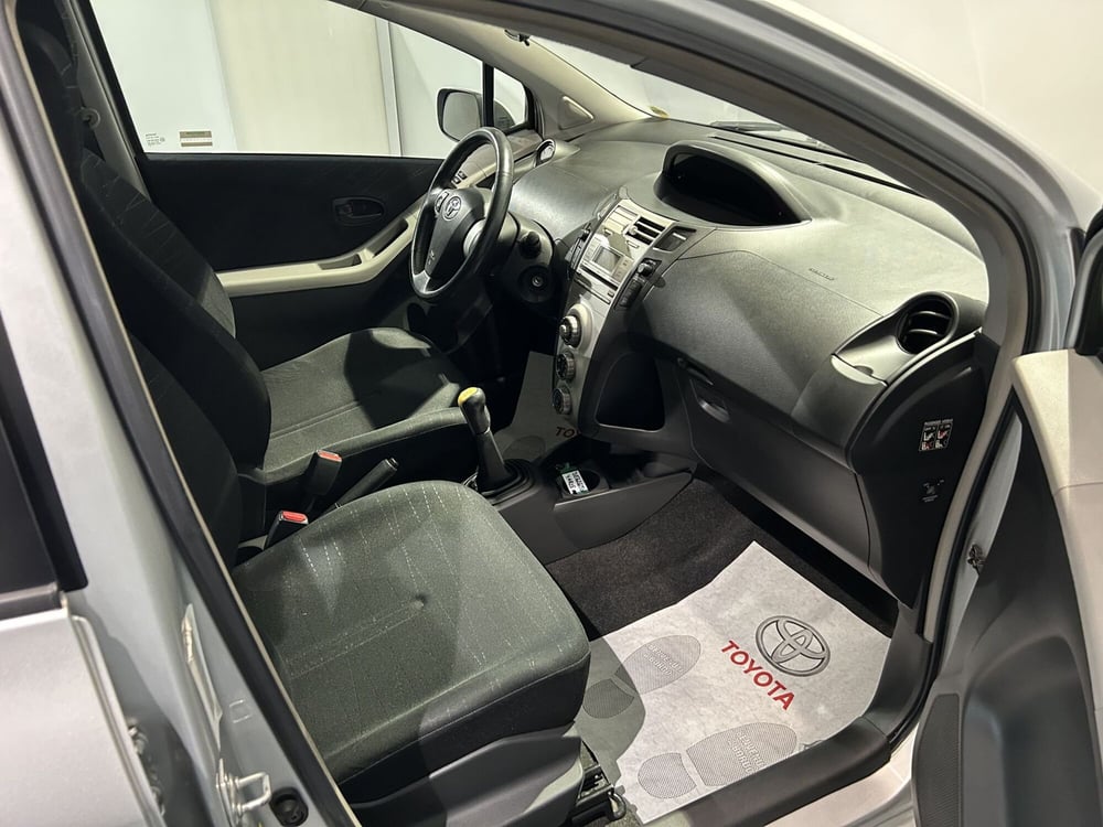 Toyota Yaris usata a Milano (12)