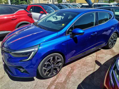 Renault Clio Full Hybrid E-Tech 140 CV 5 porte Intens del 2021 usata a Salerno