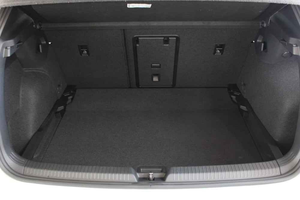 Volkswagen Golf nuova a Agrigento (12)