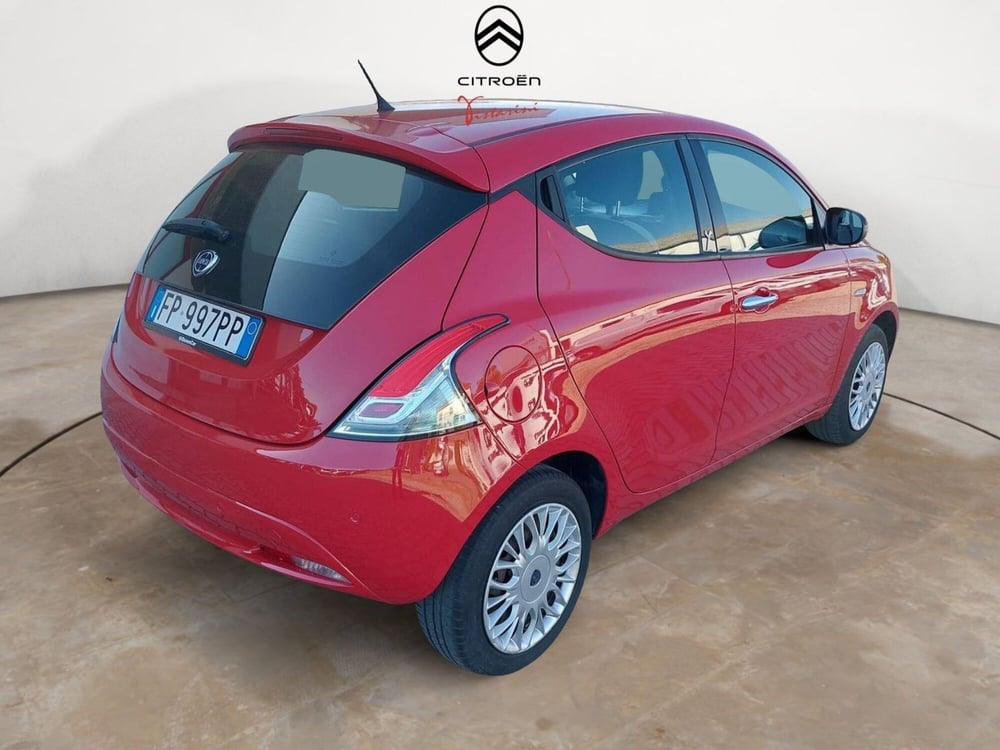 Lancia Ypsilon usata a Pavia (2)