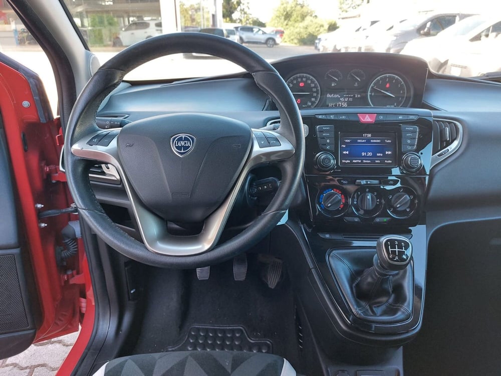 Lancia Ypsilon usata a Pavia (8)