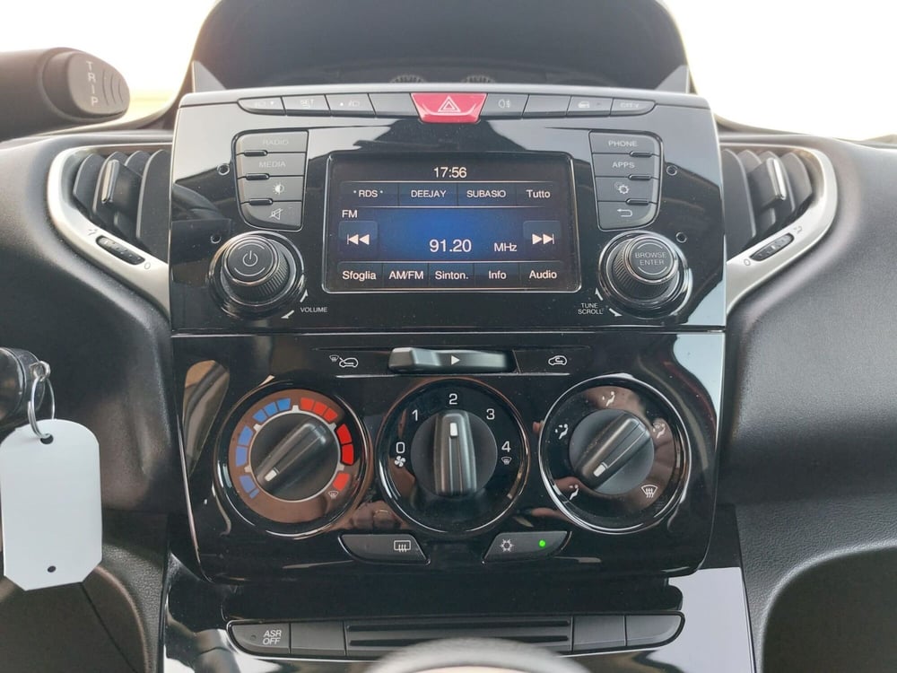 Lancia Ypsilon usata a Pavia (9)