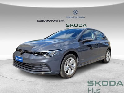 Volkswagen Golf Variant 2.0 TDI SCR DSG Life del 2024 usata a Monteriggioni