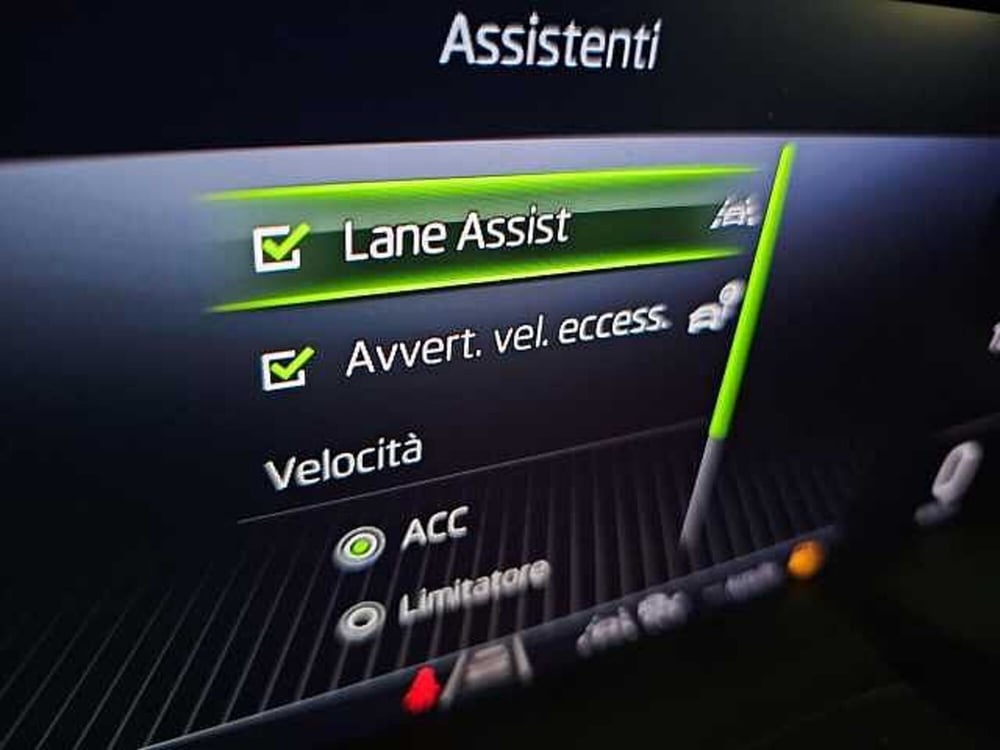 Skoda Karoq usata a Lecco (18)