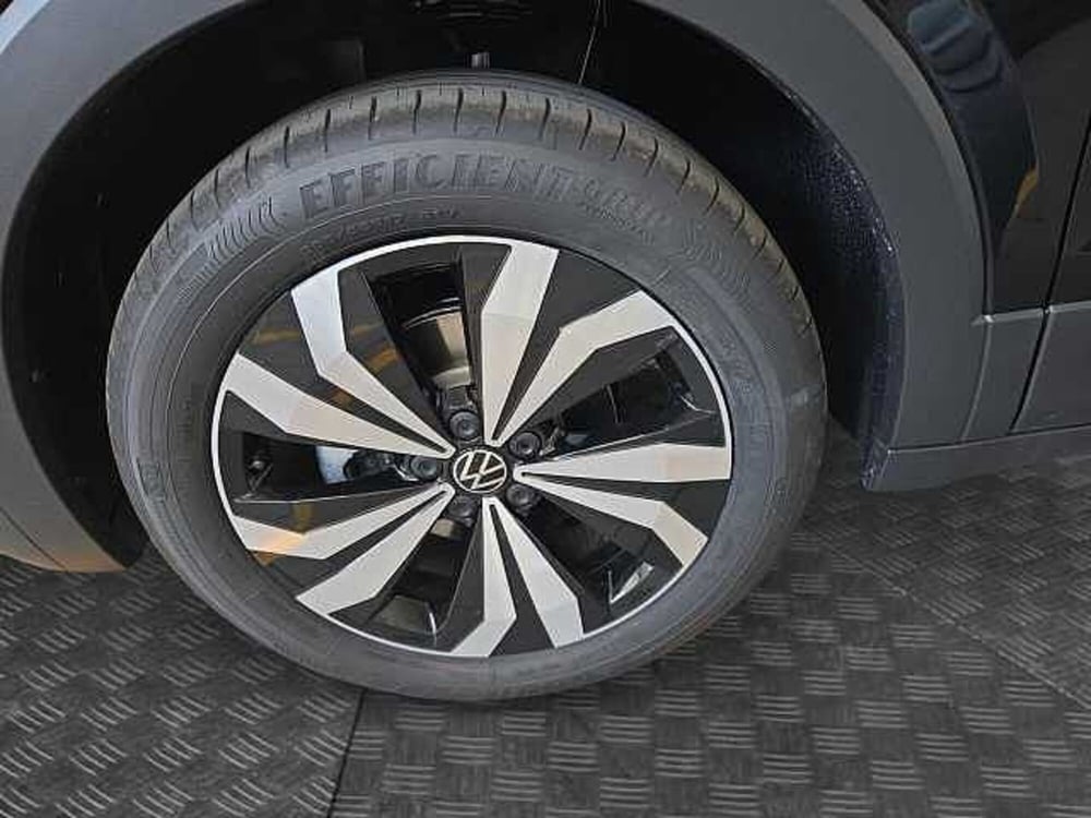 Volkswagen T-Cross nuova a Lecco (15)