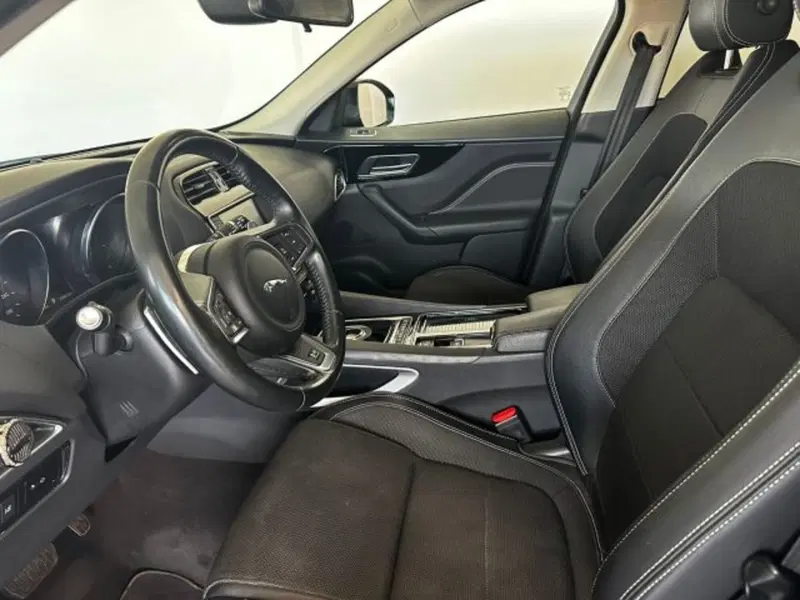 Jaguar F-Pace usata a Modena (5)
