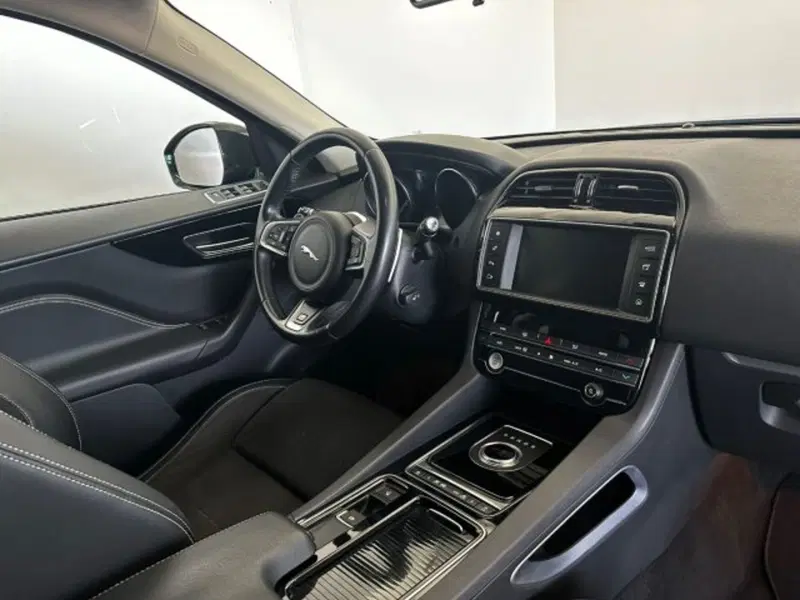 Jaguar F-Pace usata a Modena (7)