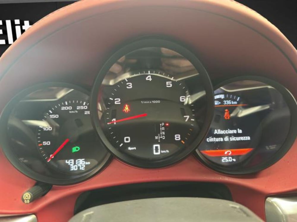 Porsche 718 Cayman  usata a Milano (11)