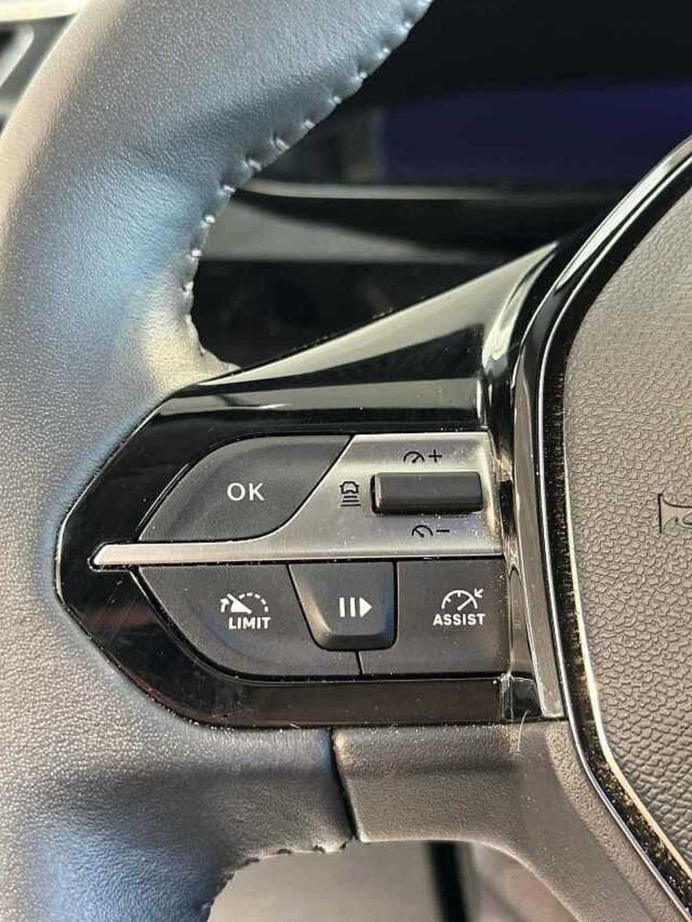 Peugeot 408 nuova a Venezia (11)