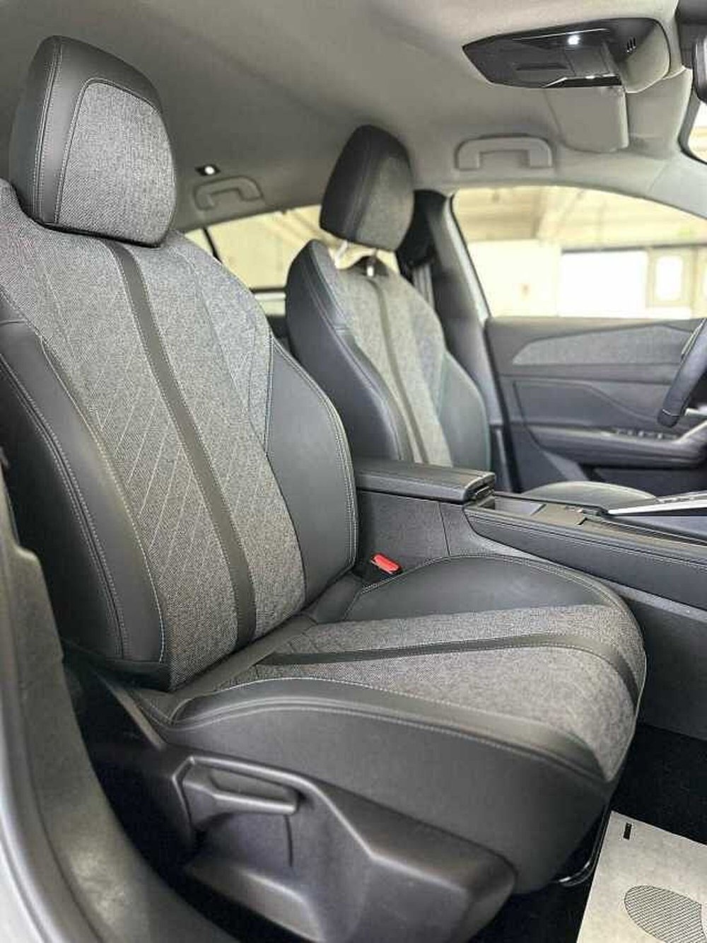 Peugeot 408 nuova a Venezia (15)