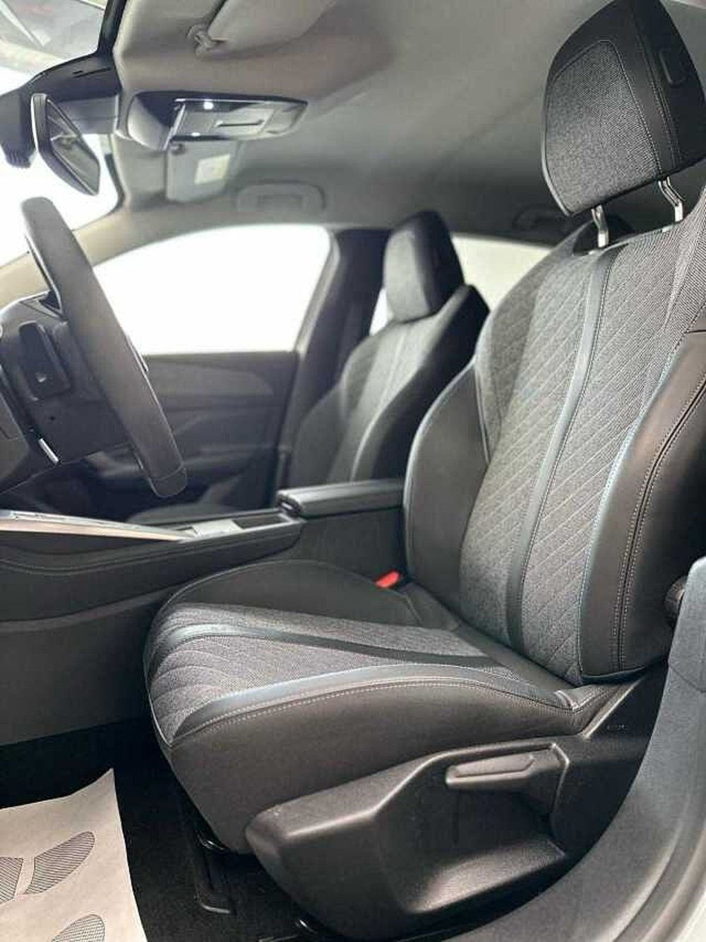 Peugeot 408 nuova a Venezia (17)