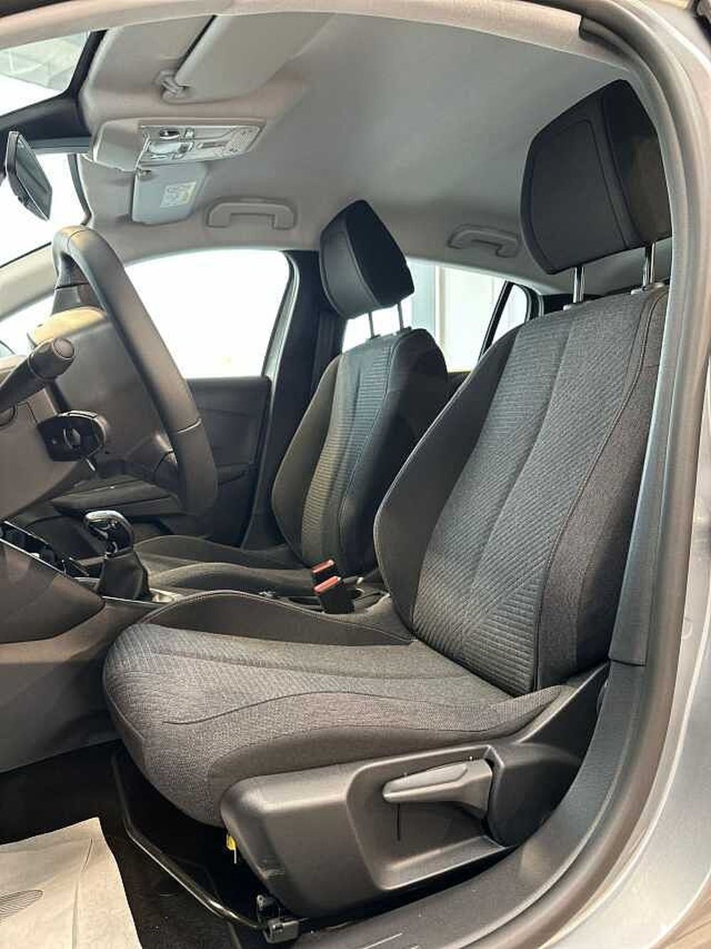 Peugeot 208 nuova a Venezia (10)
