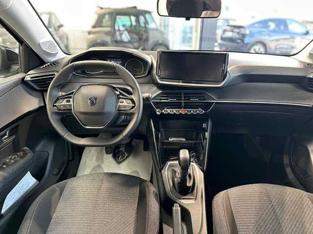 Peugeot 208 nuova a Venezia (12)