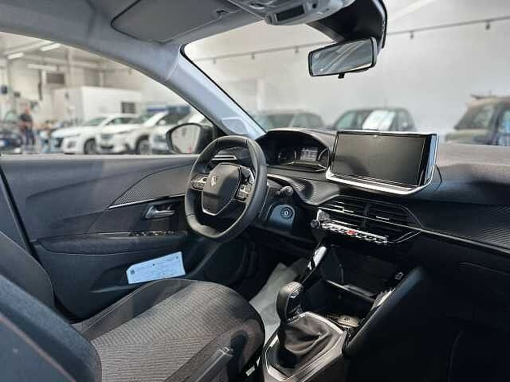 Peugeot 208 nuova a Venezia (13)