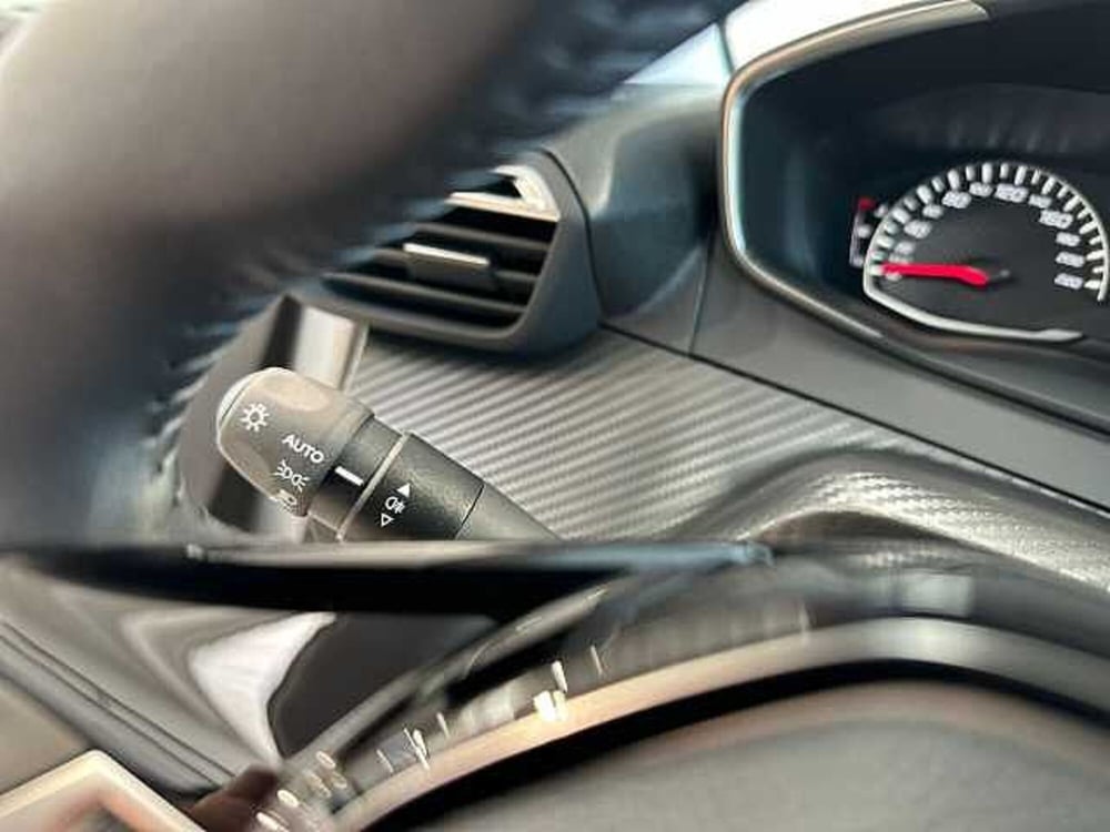Peugeot 208 nuova a Venezia (19)