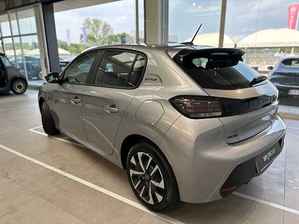 Peugeot 208 nuova a Venezia (4)