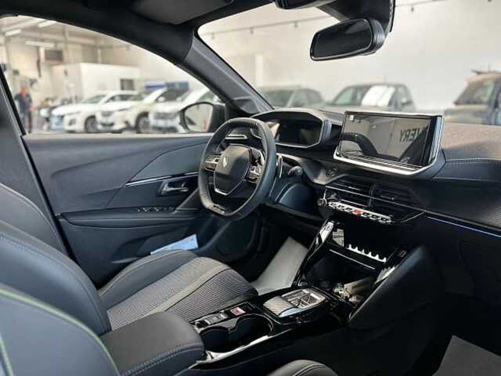 Peugeot 208 nuova a Venezia (12)