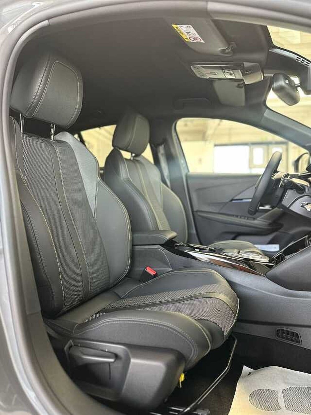 Peugeot 208 nuova a Venezia (15)