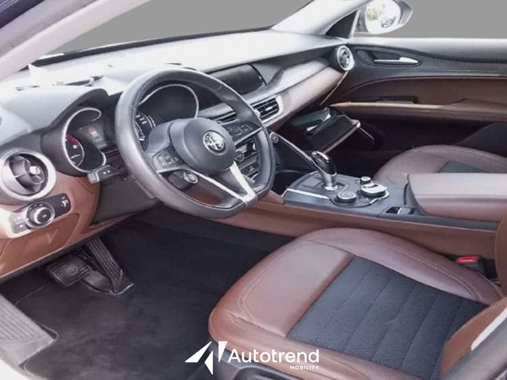 Alfa Romeo Stelvio usata a Bari (3)