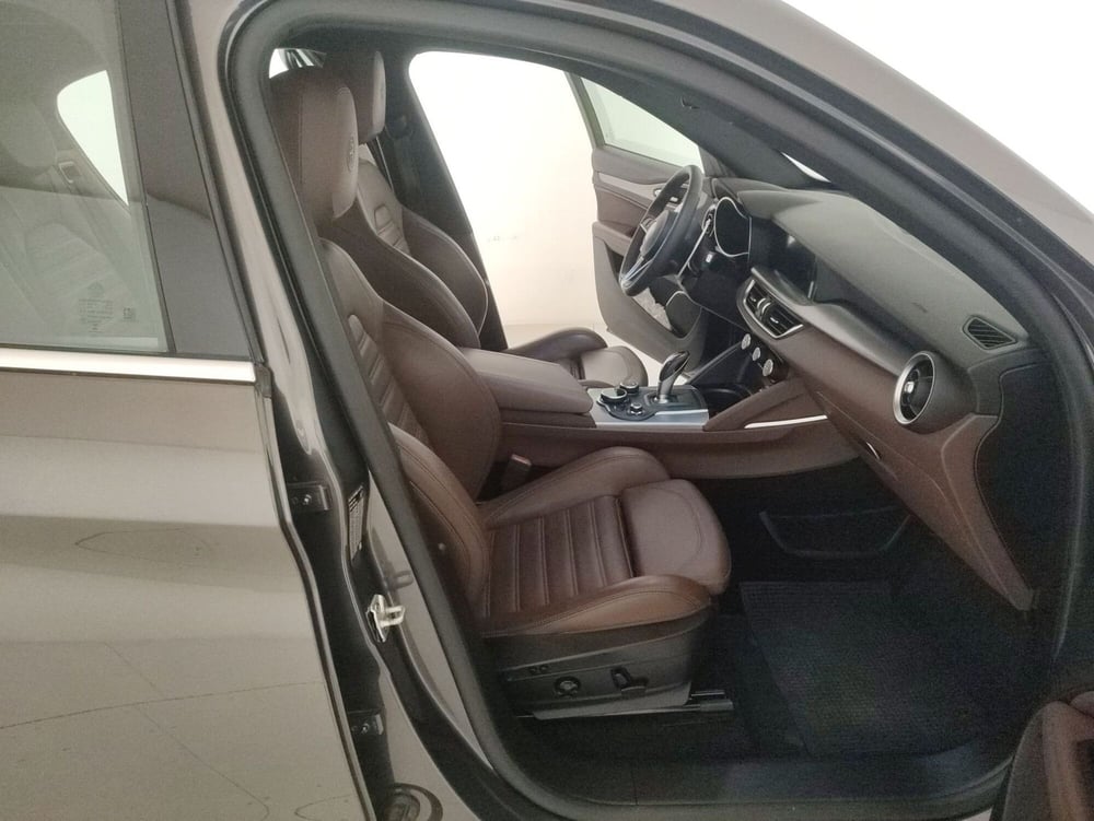 Alfa Romeo Stelvio usata a Alessandria (10)