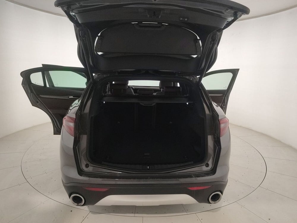 Alfa Romeo Stelvio usata a Alessandria (11)
