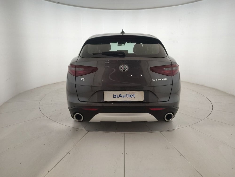 Alfa Romeo Stelvio usata a Alessandria (3)