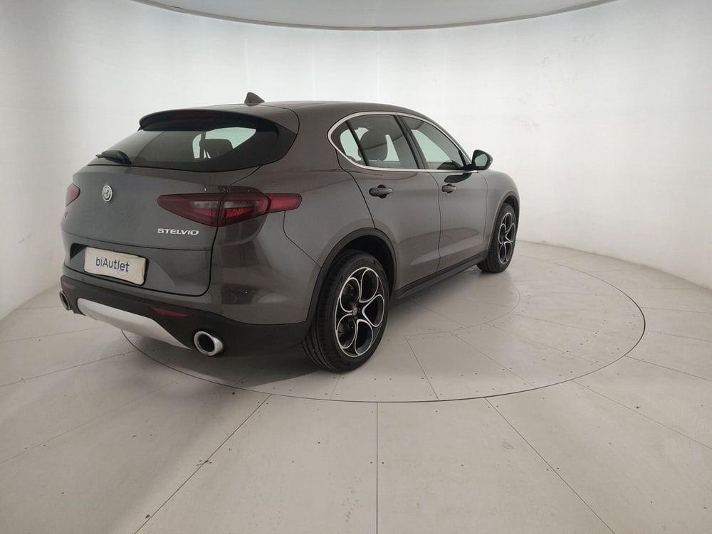 Alfa Romeo Stelvio usata a Alessandria (4)