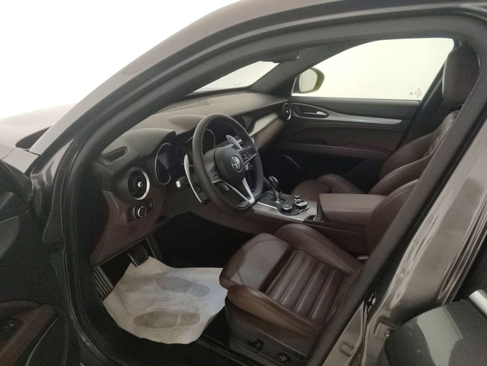Alfa Romeo Stelvio usata a Alessandria (6)