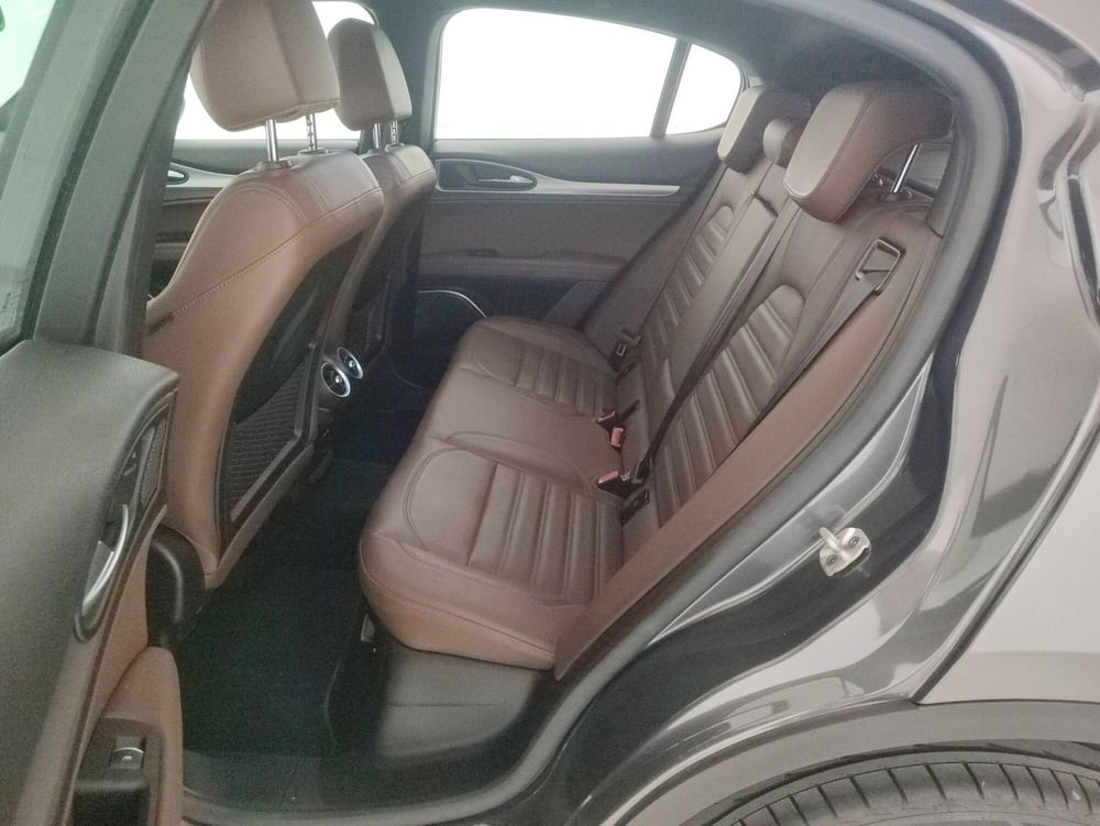 Alfa Romeo Stelvio usata a Alessandria (7)
