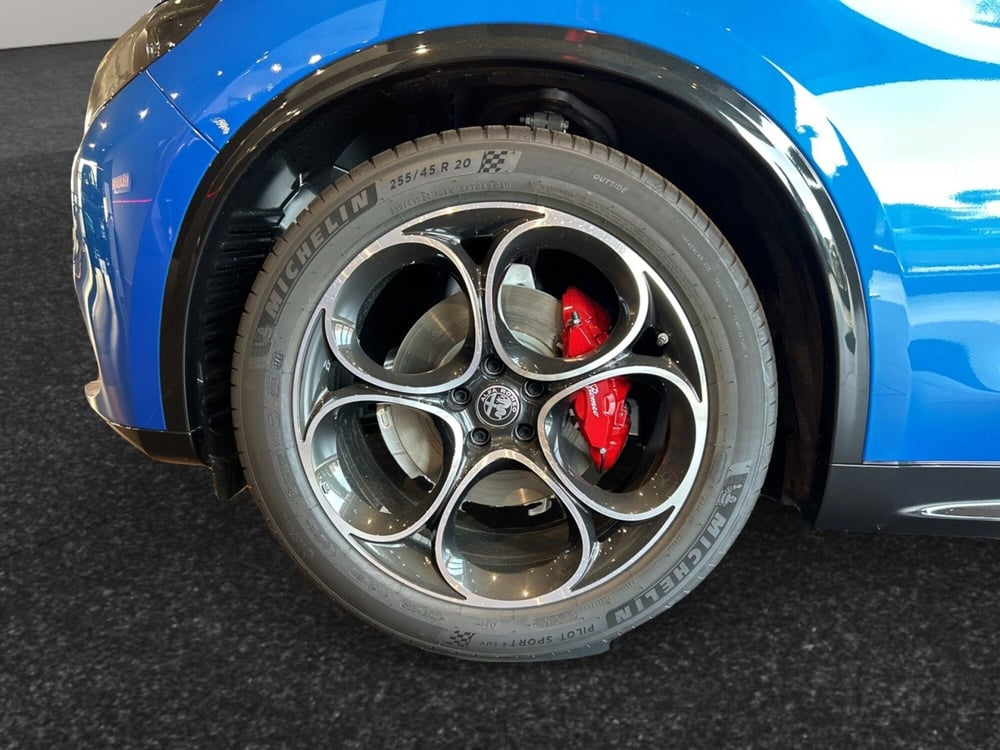 Alfa Romeo Stelvio nuova a Caltanissetta (11)