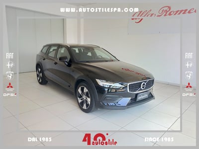 Volvo V60 Cross Country B4 (d) AWD Geartronic Business Pro Line del 2022 usata a Scandiano