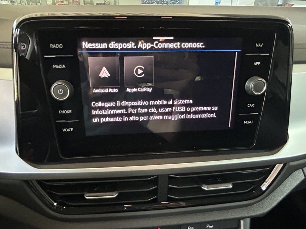 Volkswagen T-Roc nuova a Avellino (13)