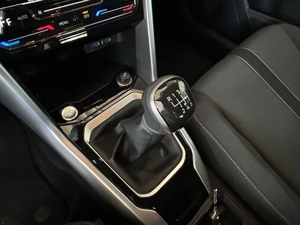 Volkswagen T-Roc nuova a Avellino (15)