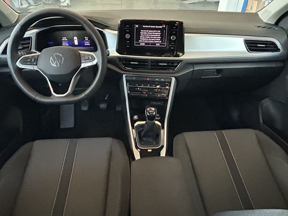 Volkswagen T-Roc nuova a Avellino (17)