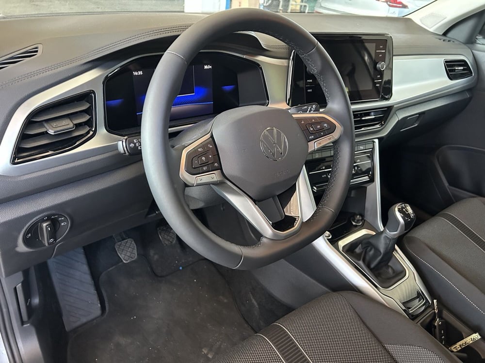 Volkswagen T-Roc nuova a Avellino (8)