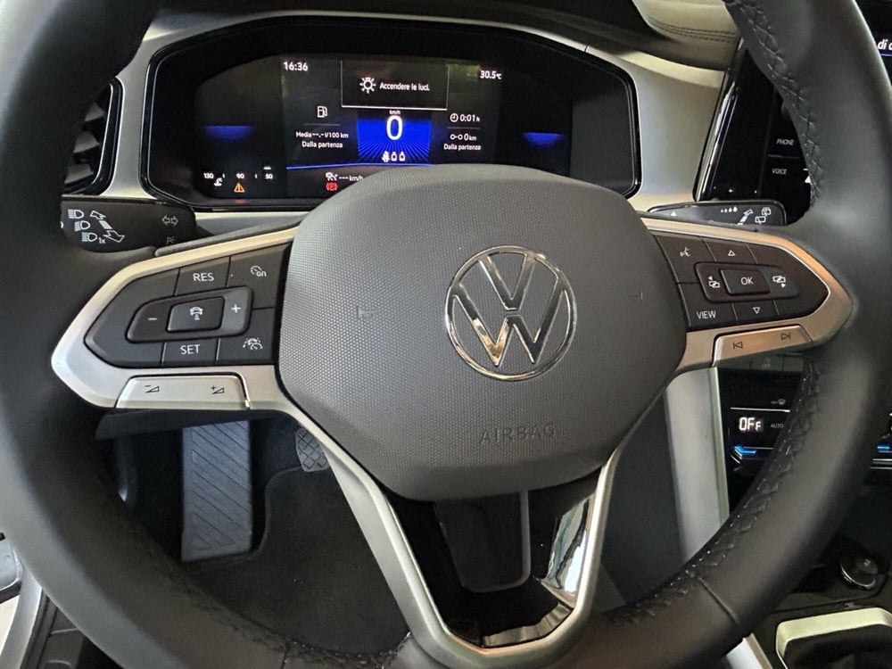 Volkswagen T-Roc nuova a Avellino (9)