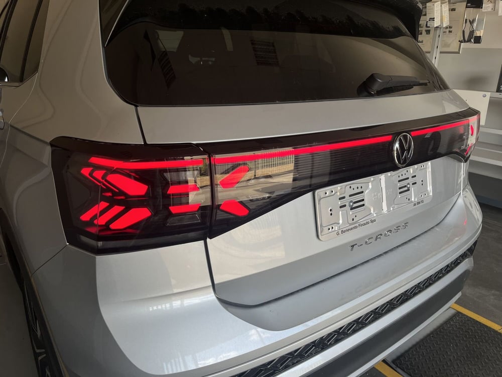 Volkswagen T-Cross nuova a Avellino (10)