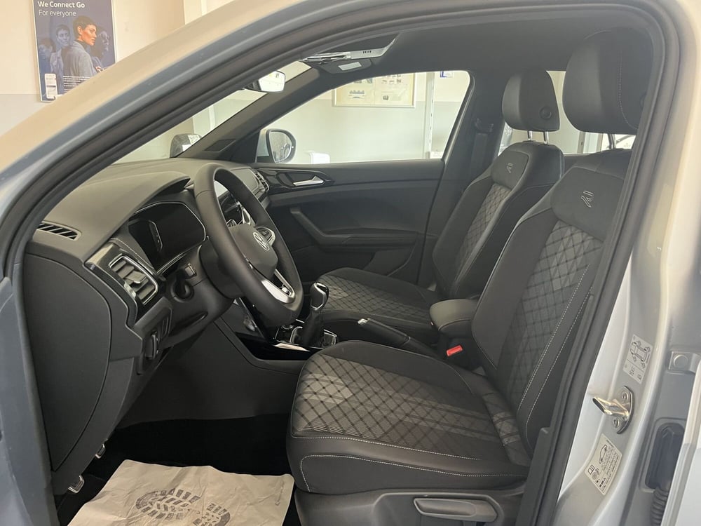 Volkswagen T-Cross nuova a Avellino (11)