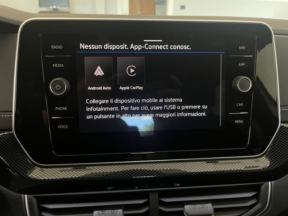 Volkswagen T-Cross nuova a Avellino (15)