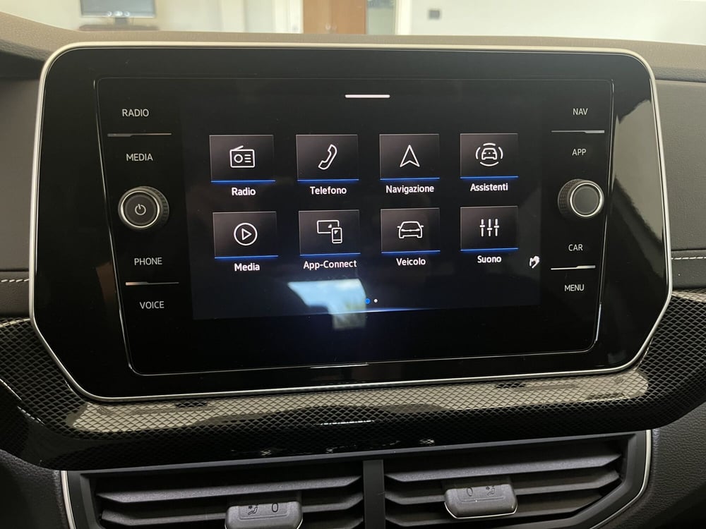 Volkswagen T-Cross nuova a Avellino (16)
