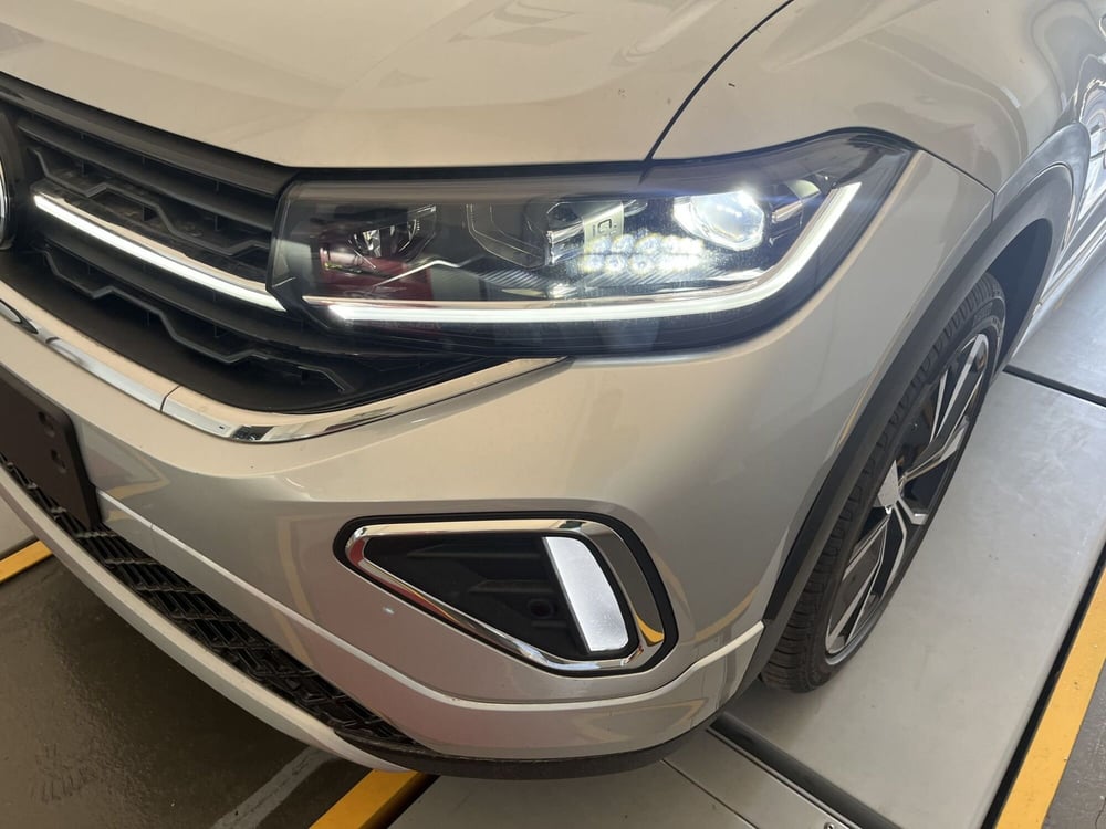Volkswagen T-Cross nuova a Avellino (8)