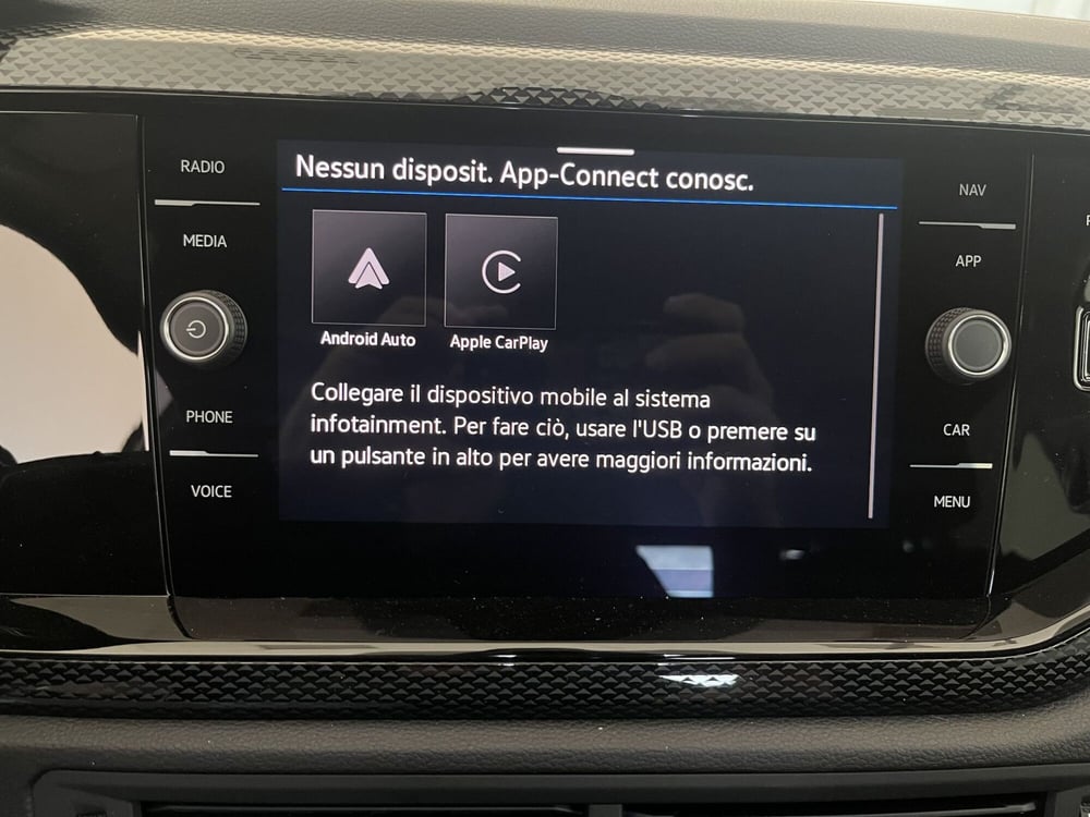 Volkswagen Taigo nuova a Avellino (13)