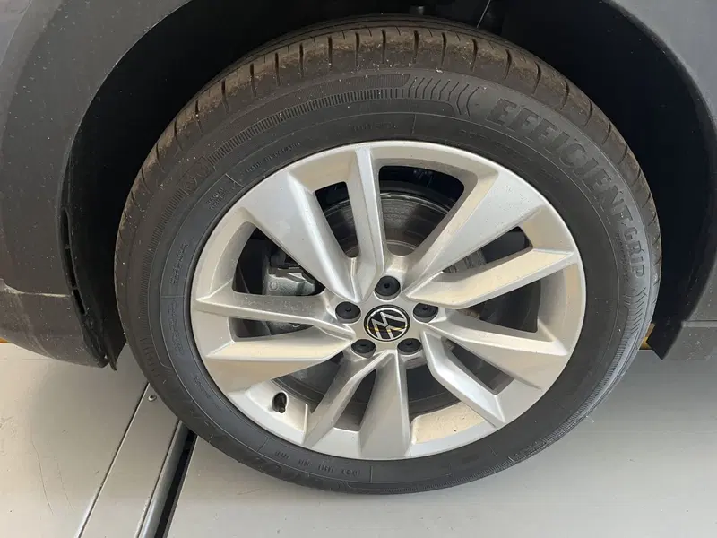 Volkswagen Taigo nuova a Avellino (5)
