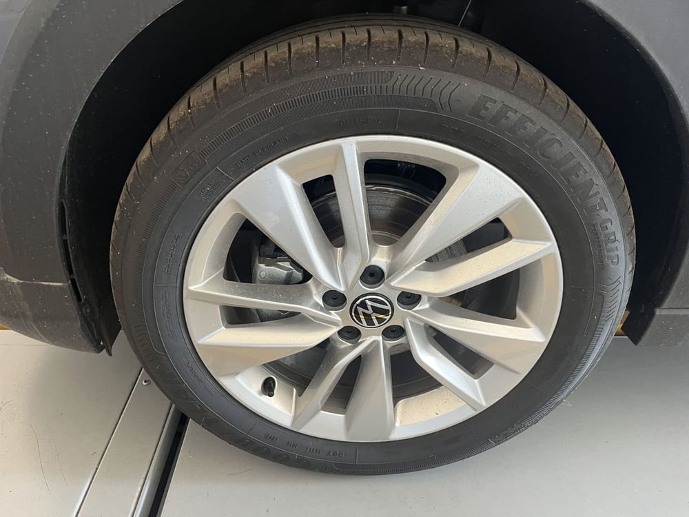 Volkswagen Taigo nuova a Avellino (5)